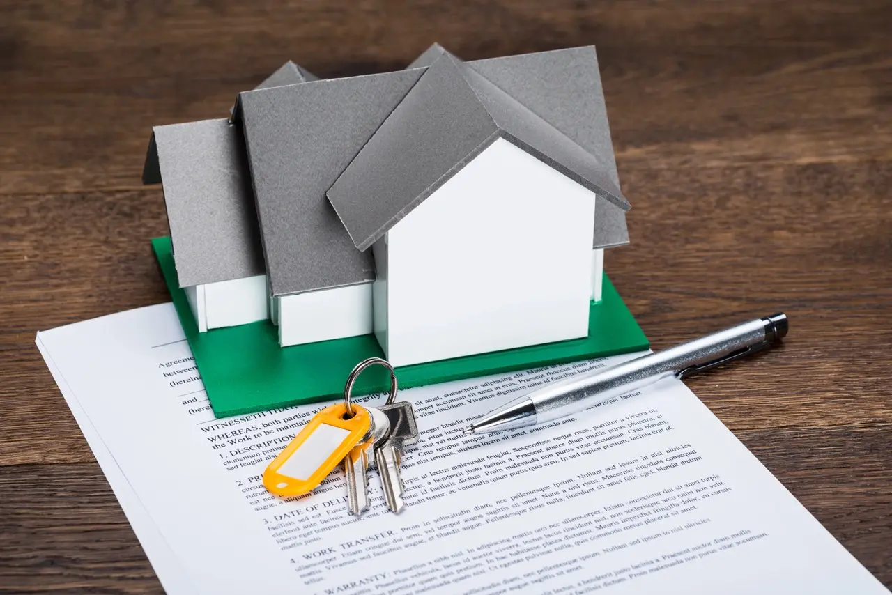 Lease agreement with house keys illustrating security deposit alternatives